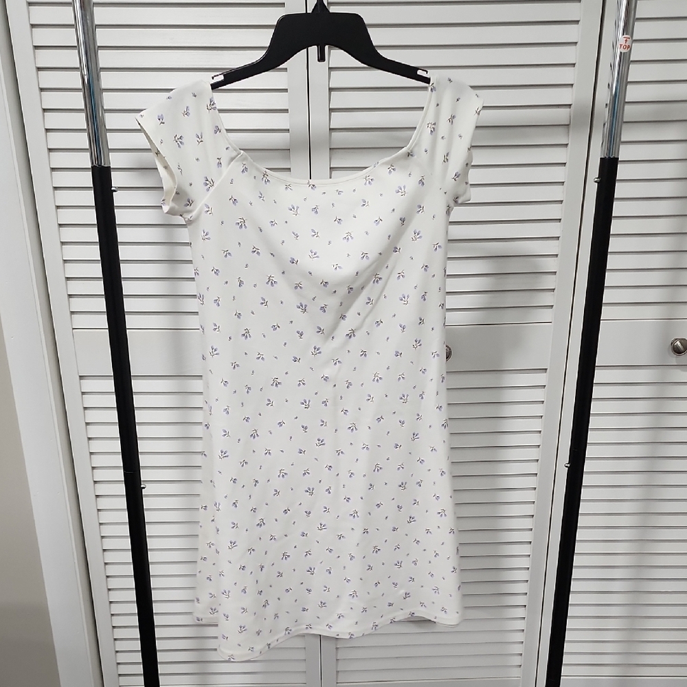 Divided Ladies Large Dress. Feminine. Pullover.
